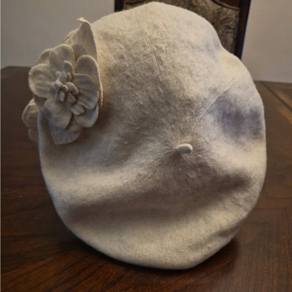 Betmar New York Women's White Floral Beret One Size Wool